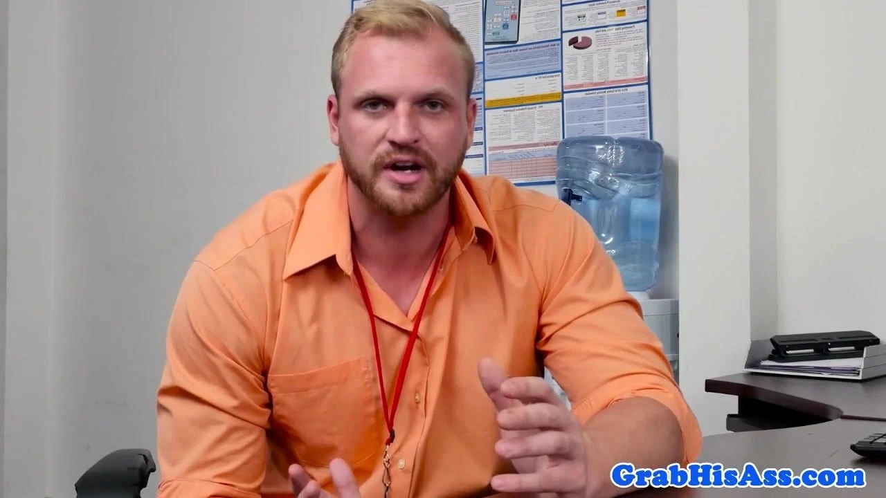 Office boss assfucks new hunk at workplace